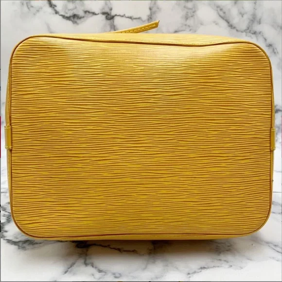 Vintage Louis Vuitton | Petit Noe Yellow EPI Bucket Bag - Picture 4 of 16